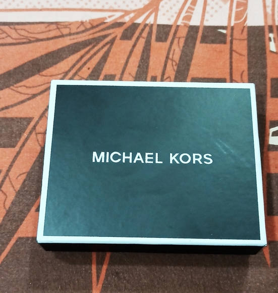Michael Kors - Picture 2 of 5
